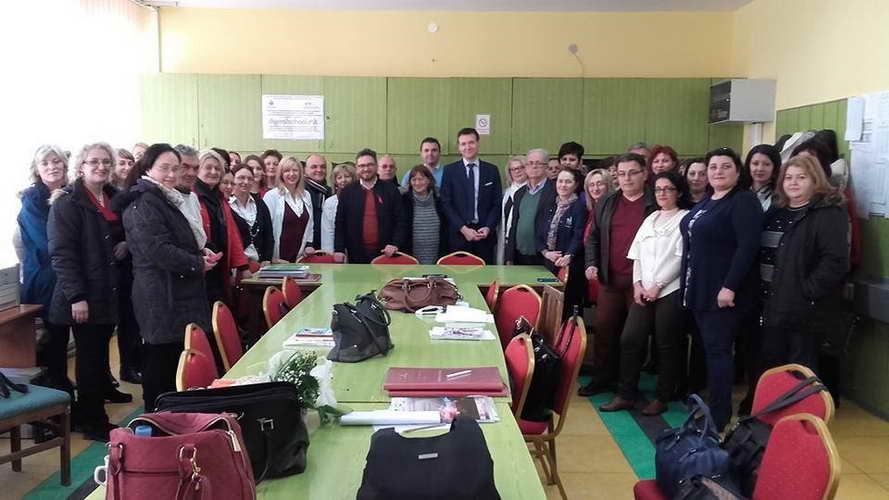 Наставници од Прилеп на партиска средба со Груевски во работно време