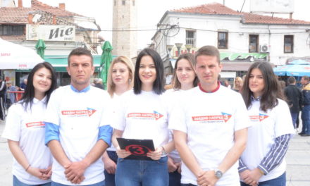 Младите застануваат зад Стево Пендаровски