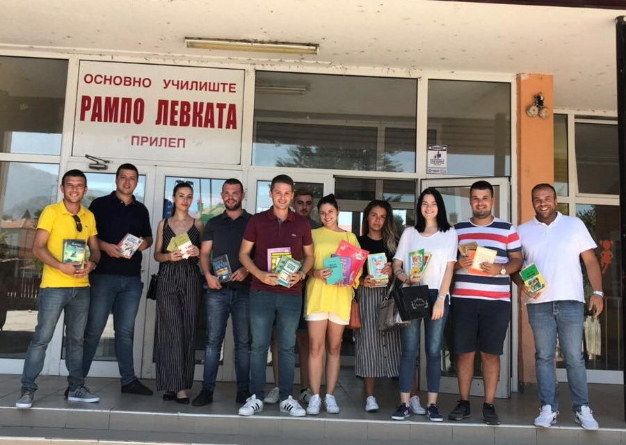 Социјалдемократската младина од Прилеп, донираше 80 книги во ООУ „Рампо Левката“ – Прилеп