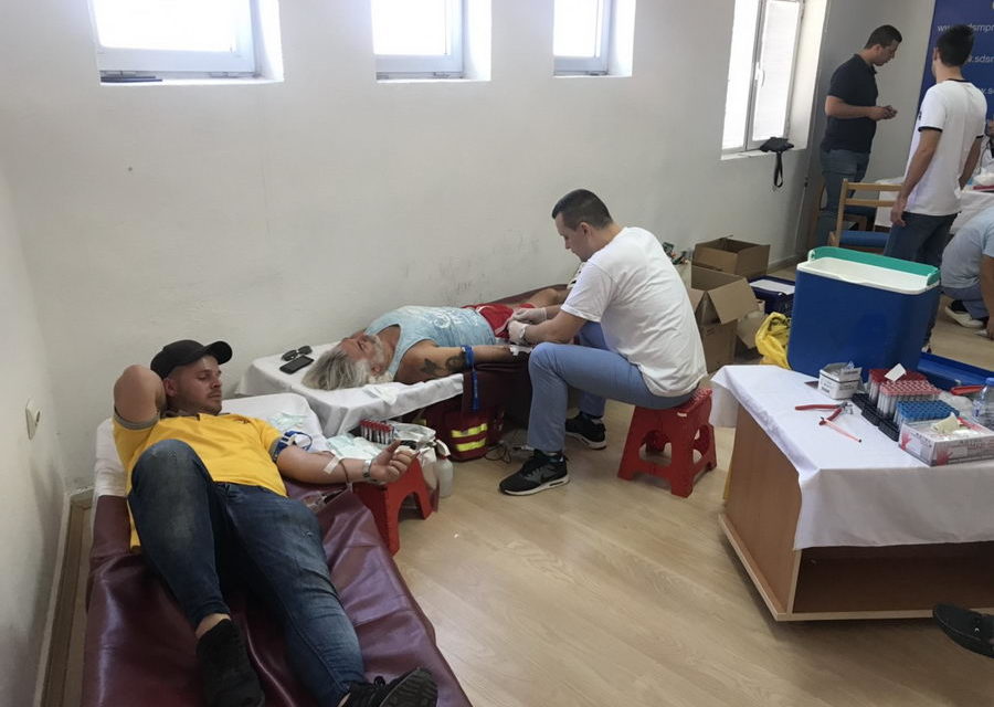 Младите активисти од СДММ – Прилеп, денеска даруваа крв
