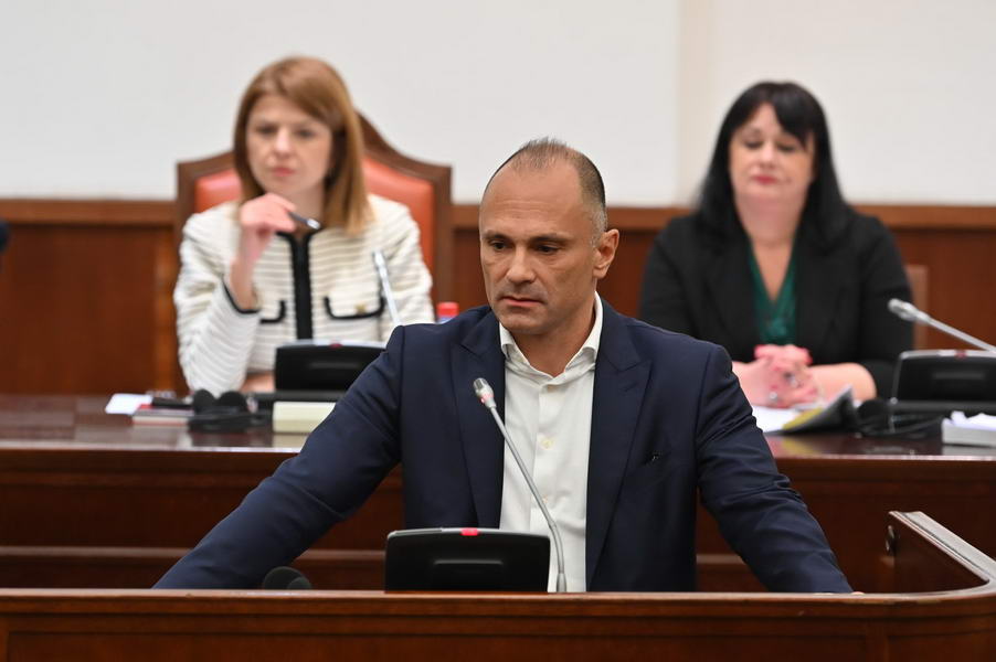 Филипче: Буџетот за 2025 година ќе ја загрози финансиската стабилност на државата (ВИДЕО)